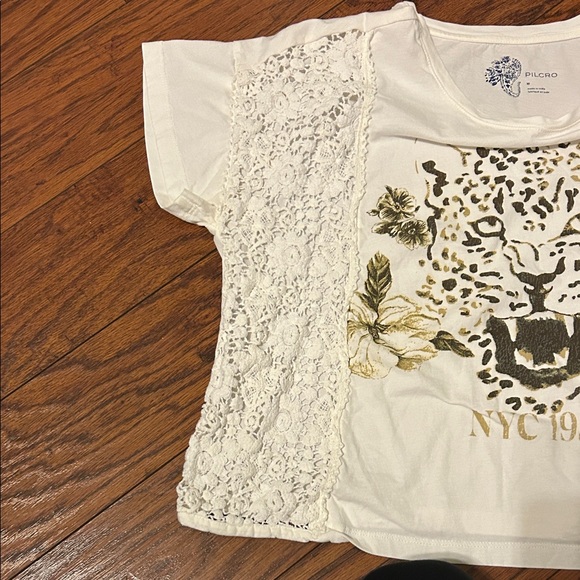 Anthropology Pilcro White Lace Leopard Graphic Crop Top with crochet accent. - Picture 4 of 8